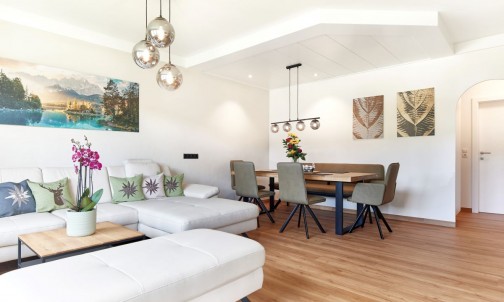Helles Wohnzimmer zum Wohlfühlen im Urlaub in Ramsau am Dachstein