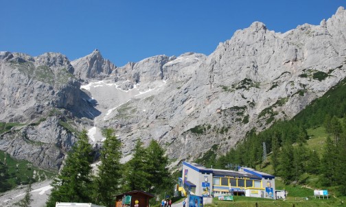 Mit der Dachstein-Gondel geht es auf eine Höhe von 2.600 Metern.