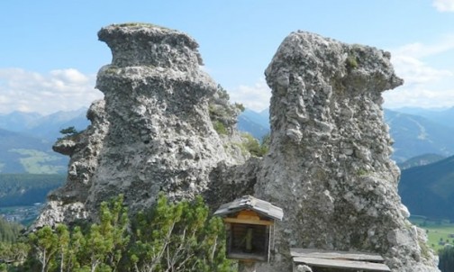 Steinerne Jungfrauen